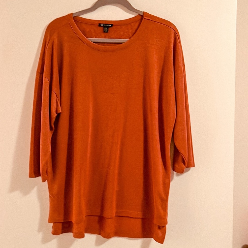 3/4 sleeve tshirt. EUC